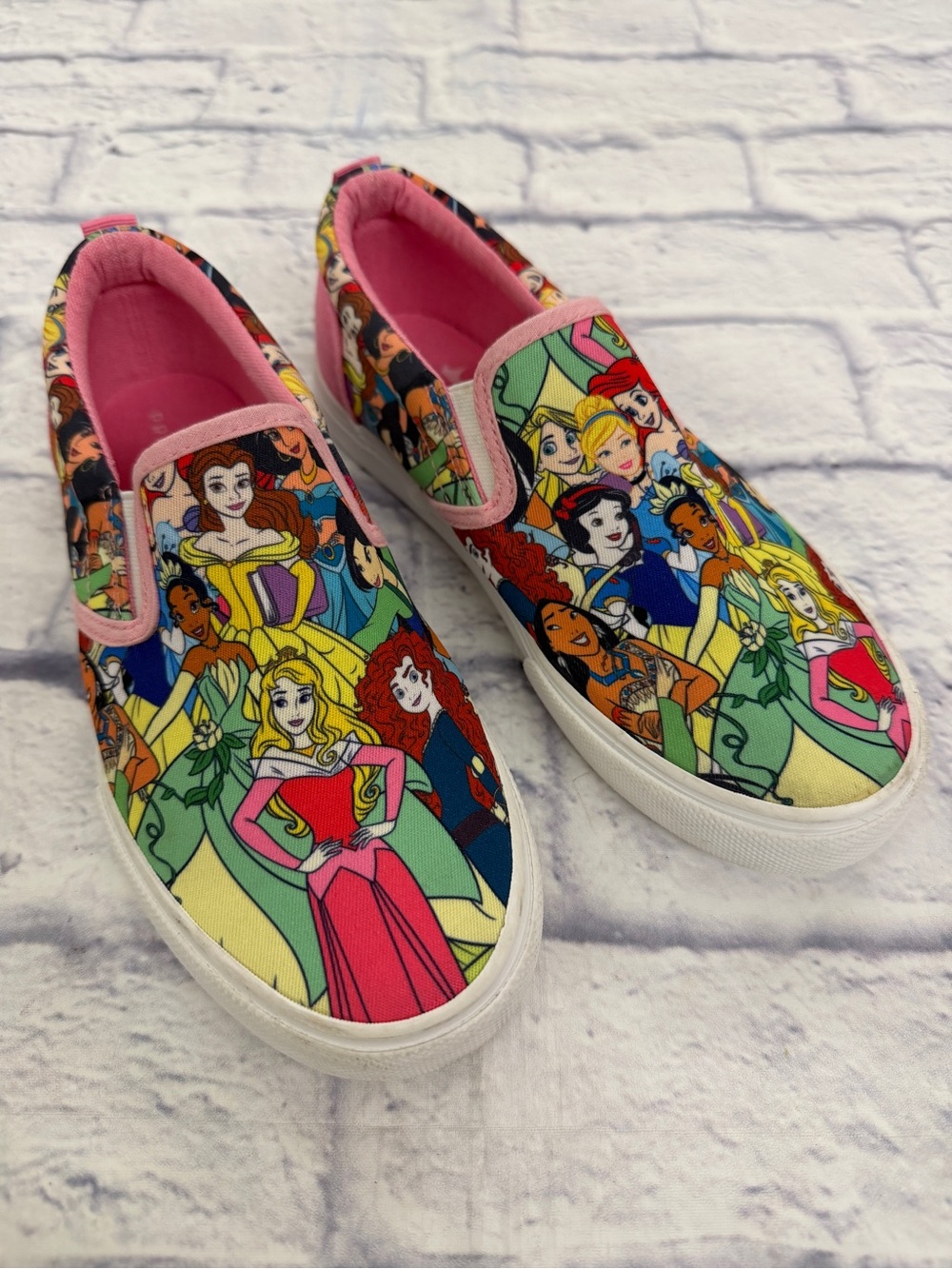 Disney Girls’ sz 3 Multicolor Princess Slip-On Sneakers in Pink Trim
